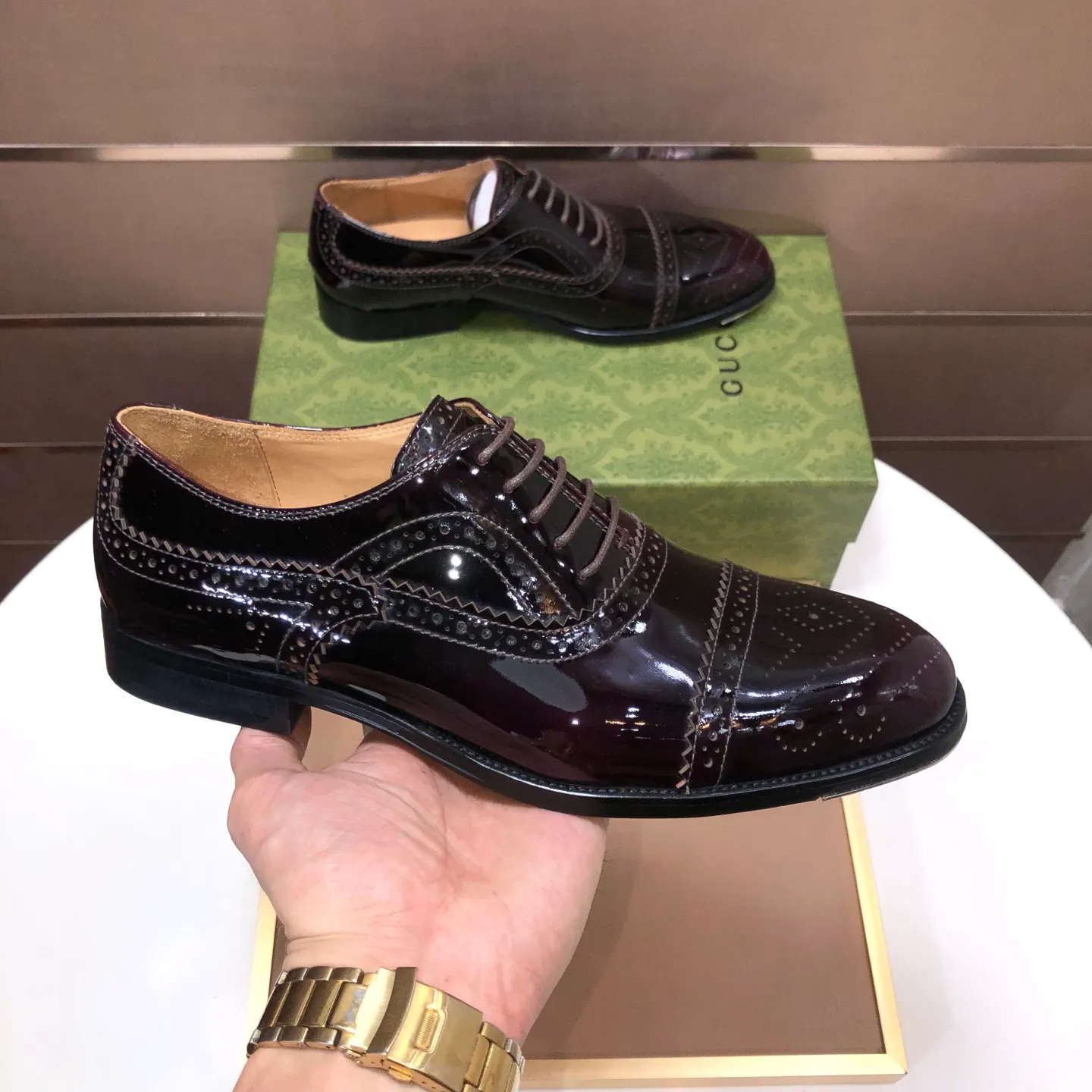 Men's shoes 💰660💰 Brand: GUCCI (Gucci) Standard code: Men's size 38/44 (45/46 can be customized) Grade: Same as the official website Original quality Material: Original cowhide Water-dyed cowhide lining Original rubber outsole Style category: Men's fashionable casual leather shoes Distinguished big-name luxury elements top luxury Color: Actual picture